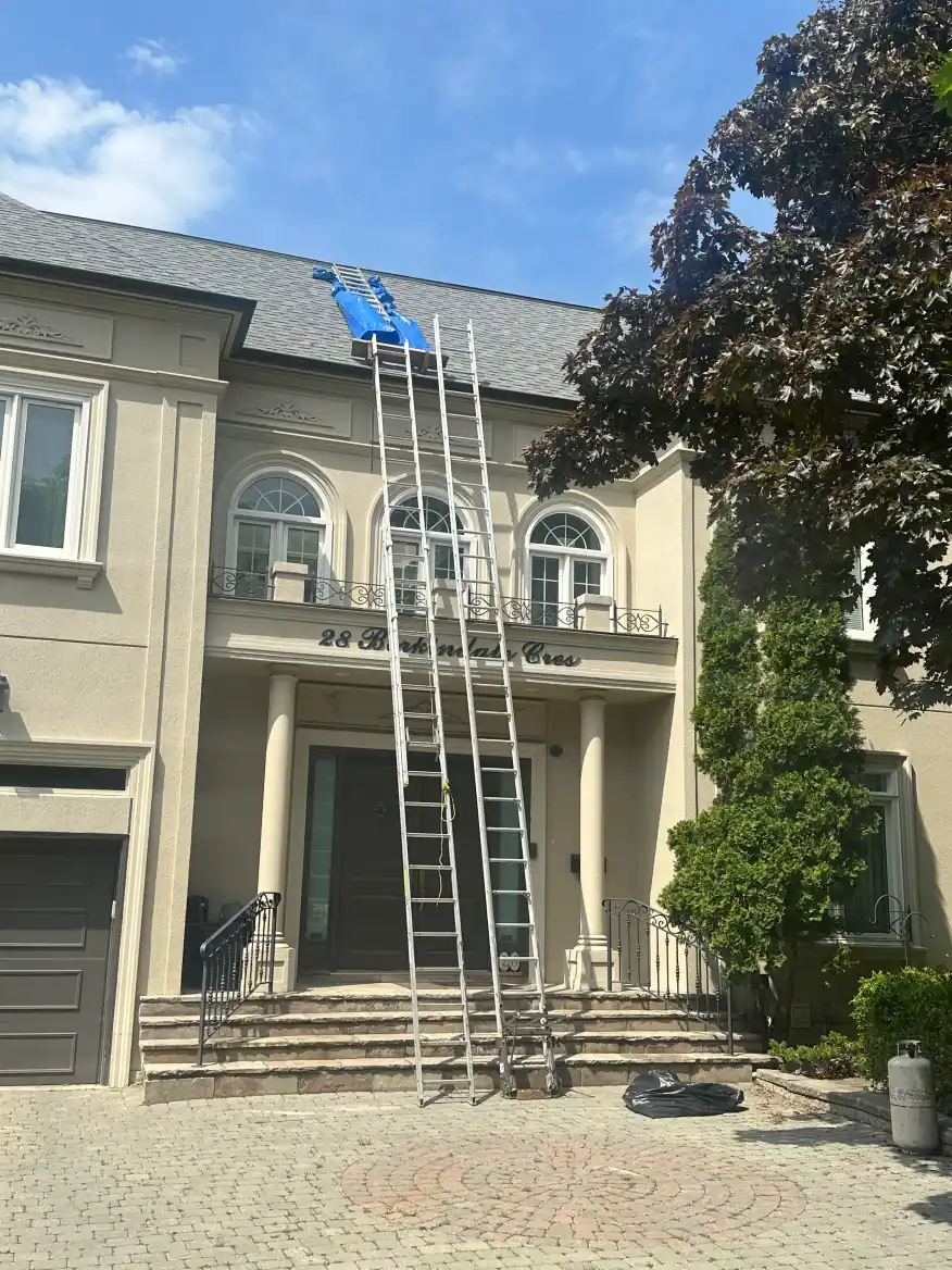 Professional shingle roof repair service in Toronto replacing worn-out shingles